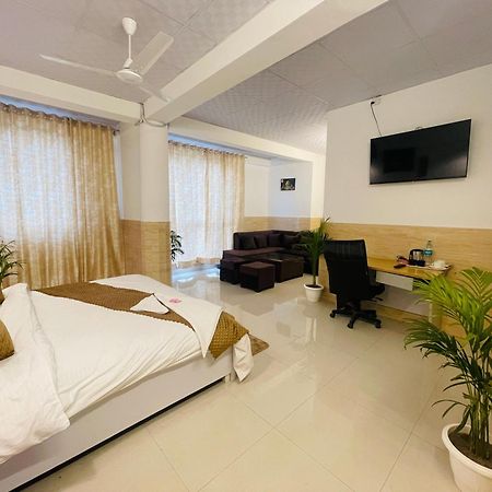 Hotel Dr White House - Noida Sector 18 Extérieur photo
