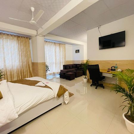 Hotel Dr White House - Noida Sector 18 Extérieur photo