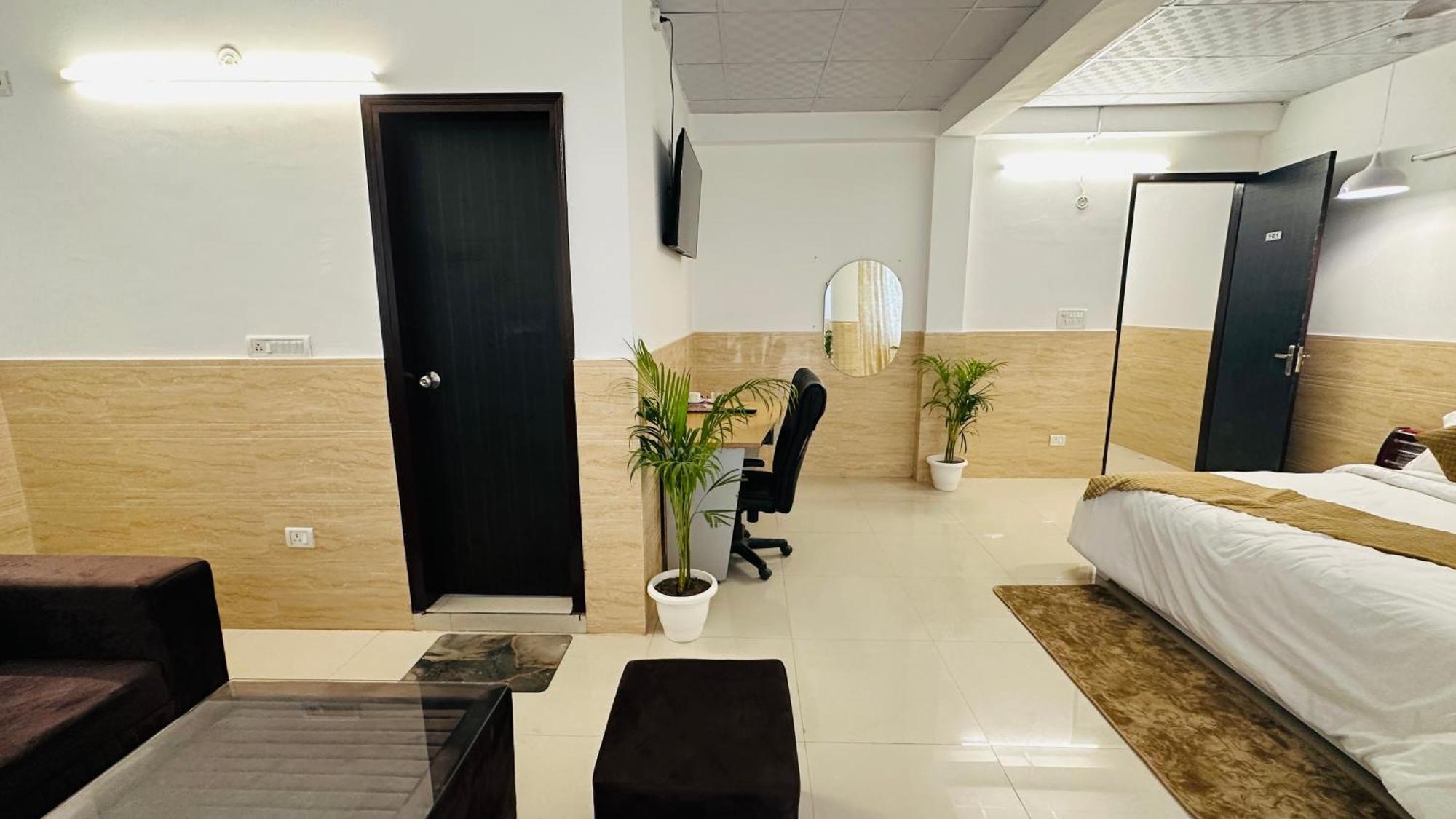 Hotel Dr White House - Noida Sector 18 Extérieur photo
