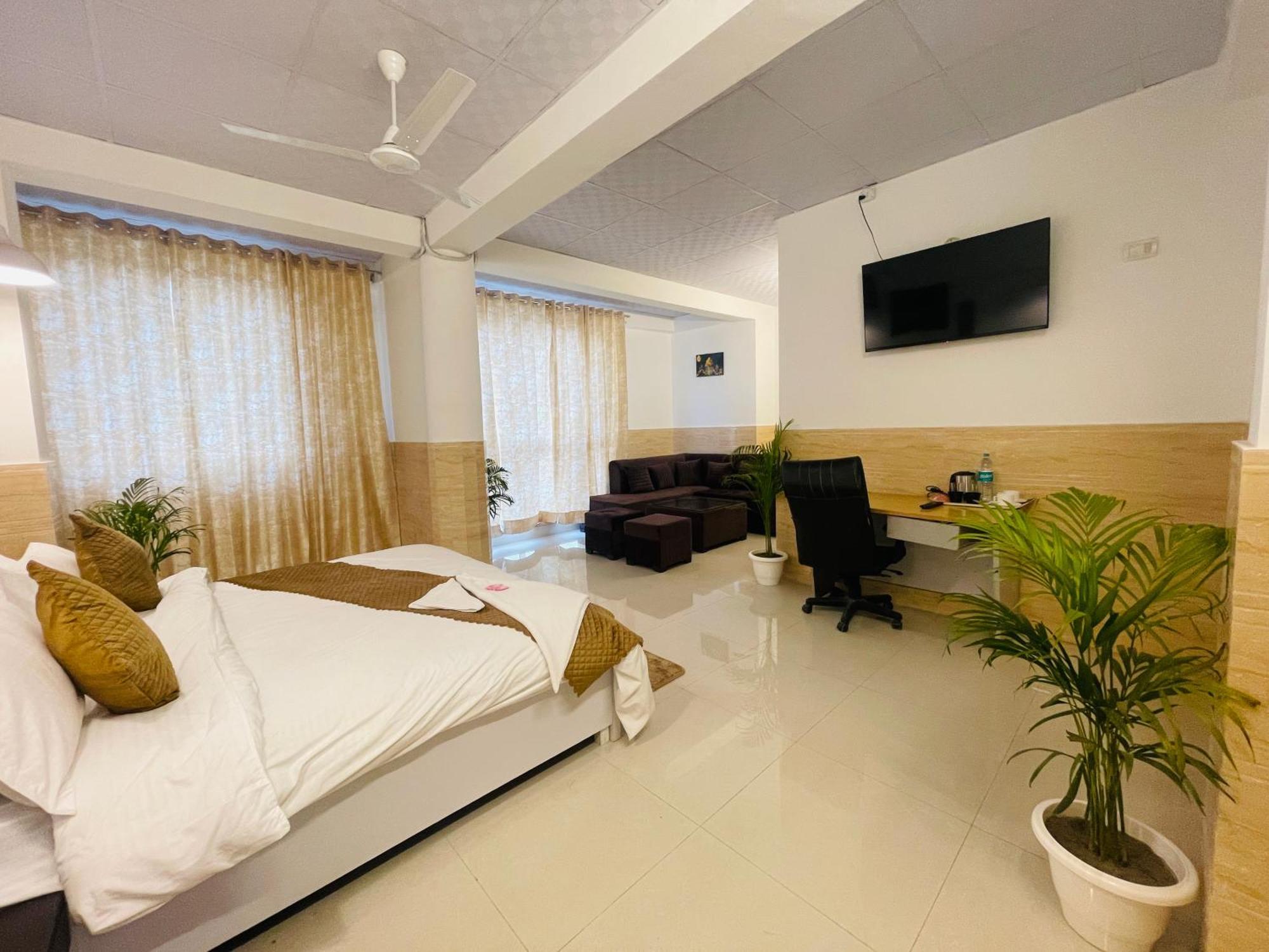 Hotel Dr White House - Noida Sector 18 Extérieur photo