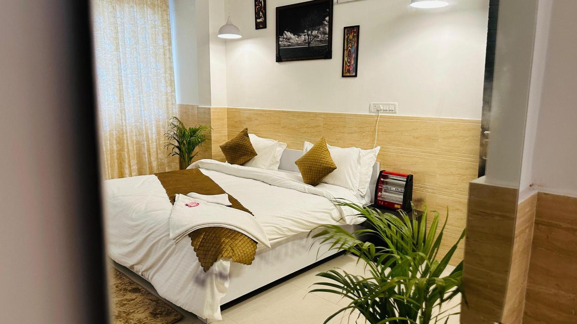 Hotel Dr White House - Noida Sector 18 Extérieur photo