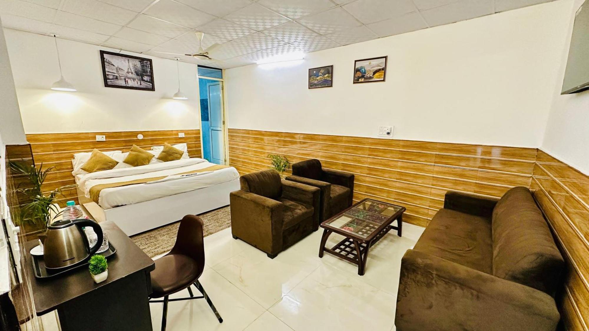 Hotel Dr White House - Noida Sector 18 Extérieur photo