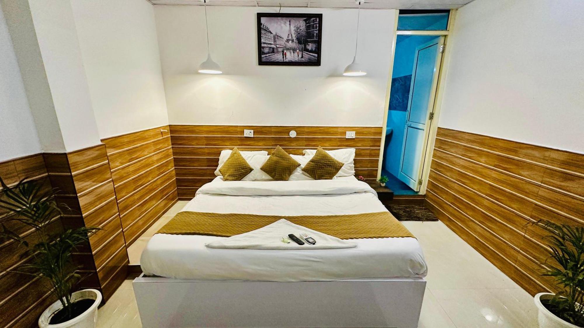Hotel Dr White House - Noida Sector 18 Extérieur photo