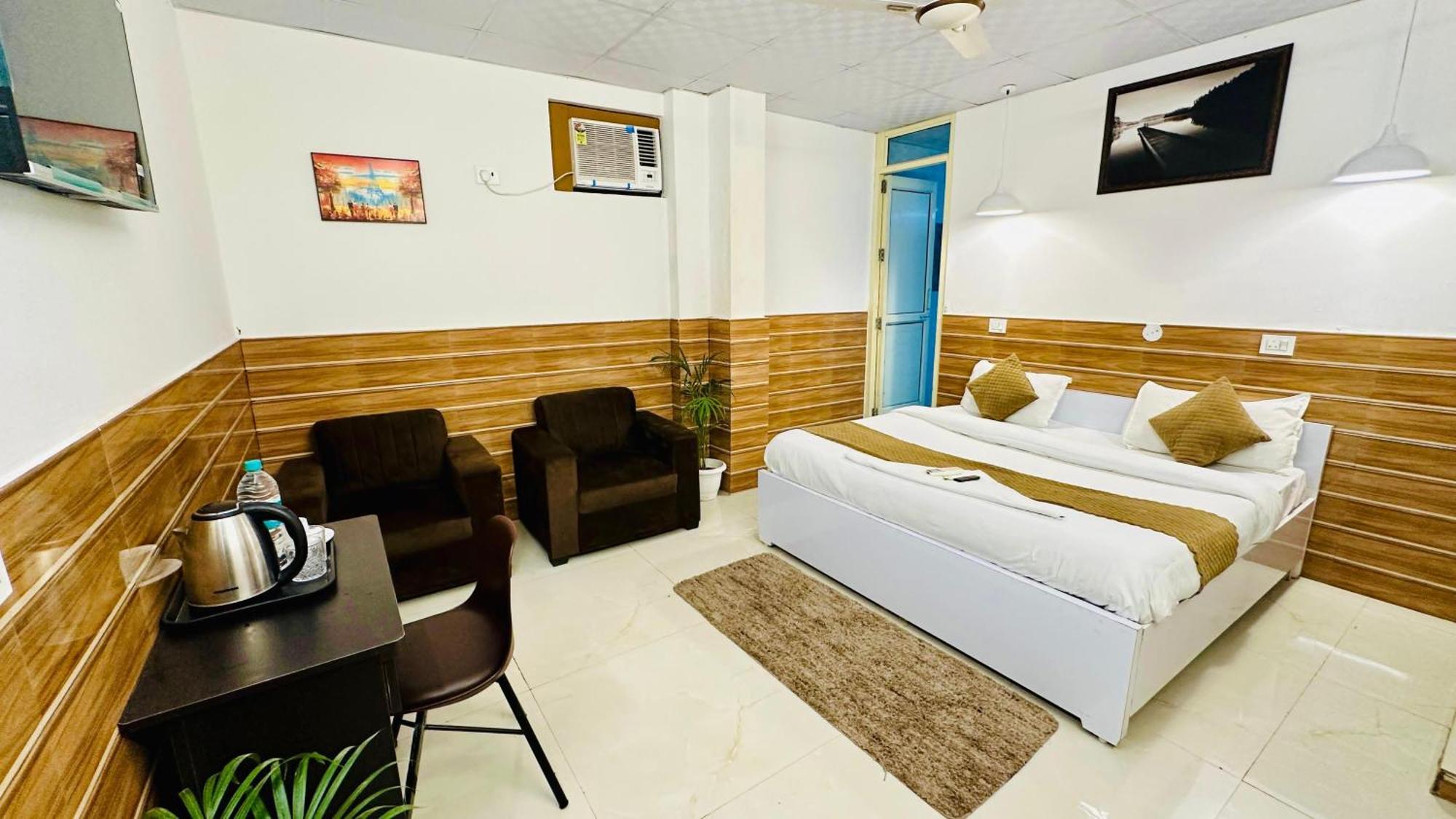 Hotel Dr White House - Noida Sector 18 Extérieur photo