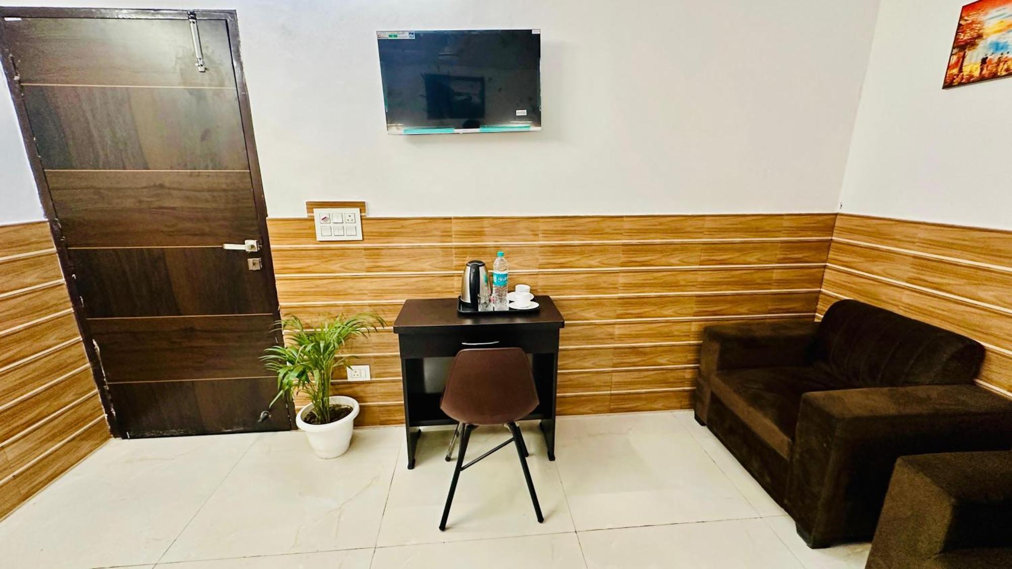 Hotel Dr White House - Noida Sector 18 Extérieur photo